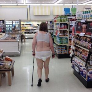the_people_of_walmart_are_a_kind_of_their_own_640_24.jpg