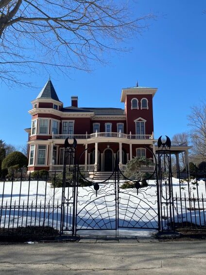 GHOSTS ON THE GROUND – 5 – HAUNTED HOUSE