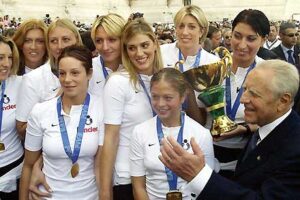 Italy_womens_national_volleyball_team_2002